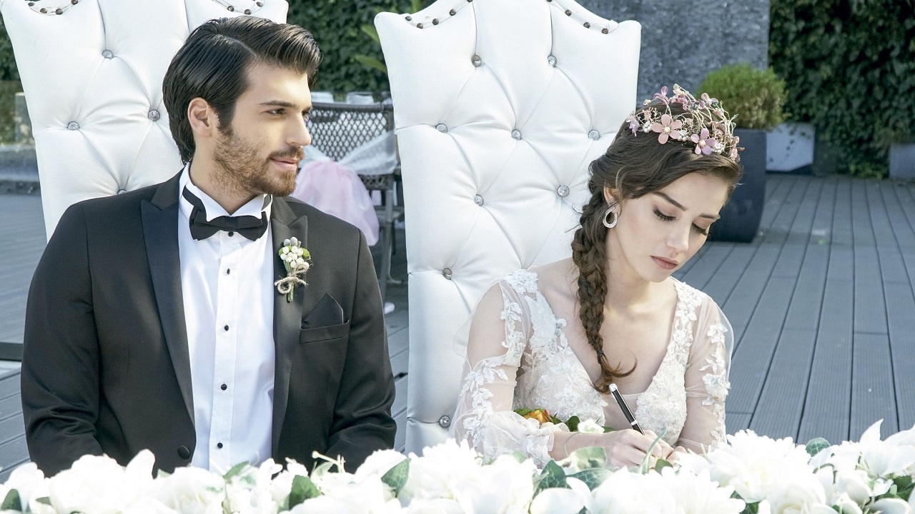 <em>Dolunay</em>