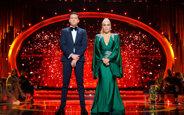 La casa de los famosos, la cuarta adaptación en EEUU de Endemol Shine Boomdog para Telemundo, culminó este pasado lunes con su gran final, consolidándose como el programa en español más visto y con el promedio de audiencia más alto desde su debut en 2021, alcanzando 1.3 millones de personas a nivel nacional. Sin importar el idioma, la final fue el programa más visto en televisión entre personas de 18 a 49 años y alcanzando un total de 2.1 millones de personas, convirtiéndola en la transmisión más vista en la historia del programa