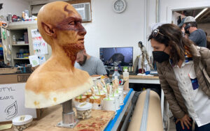 Este jueves 27 estrena Cóyolt, héroe y bestia en Max. Fidela Navarro, CEO de Dopamine y productora ejecutiva de la serie, recalcó que es el primer paso que se da en producción fantástica y destacó la importancia de este estreno no solo para México, sino para Latinoamérica