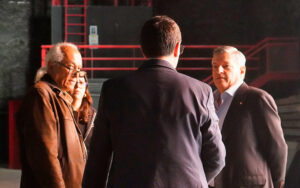 La remodelación de los 10 foros requiere de unos 200 millones de pesos (US$ 9.800.000), por lo que el aporte de Netflix abarcará una cuarta parte de esta necesidad.