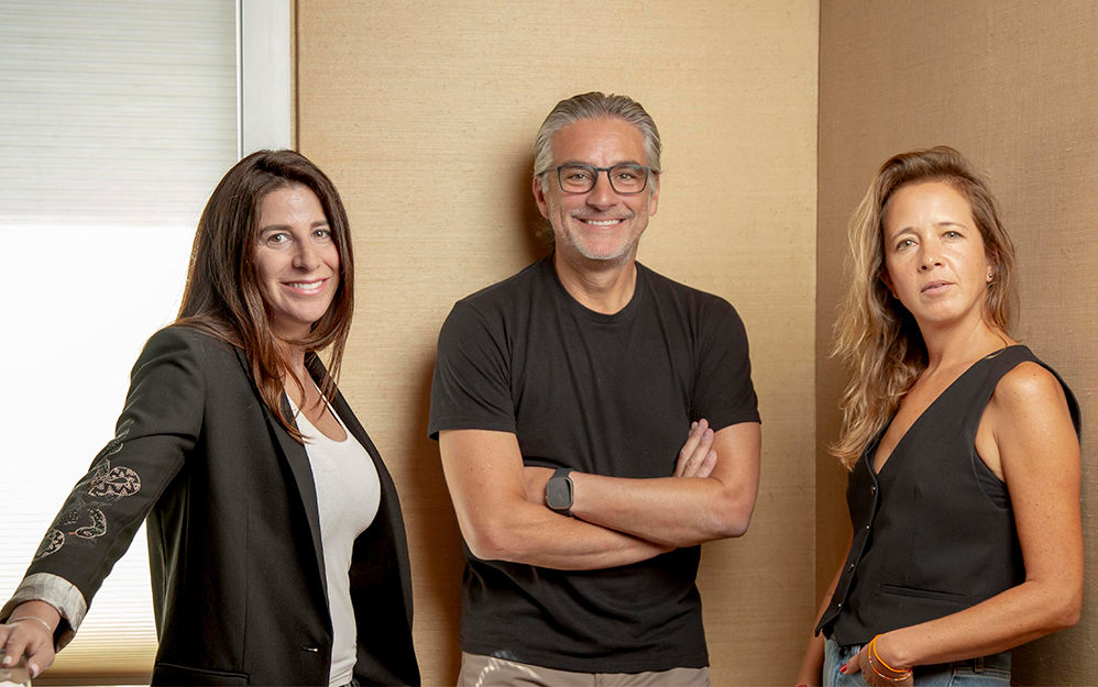 Screen Capital, fundada por Joyce Zylberberg y Tatiana Emden, aporta su experiencia en contenidos con talento regional para audiencias globales, además de una mirada estratégica en cuanto a la ejecución de la inversión. Edgar Spielmann, socio de Screen Capital, formará parte del directorio y aportará su amplia experiencia en producción y distribución de contenidos de pago.