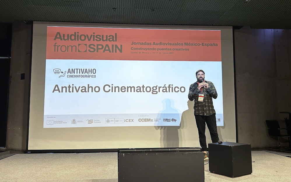 Durante Las Jornadas Audiovisuales México-España Construyendo Puentes Creativos que tiene lugar este lunes 16 y martes 17 en CDMX, las 13 empresas españolas presentaron sus iniciativas.Antivaho Cinematográfico es una productora independiente fundada por Èrika Sánchez y Xavier Esteban. Esteban presentó La lo(cura) de Pedro Tzóntemoc, un documental sobre el fotógrafo hispanomexicano, con esclerosis múltiple hace un viaje para encontrar un remedio a su enfermedad, desde la medicina convencional hasta la sanación ancestral. Se encuentra en desarrollo.