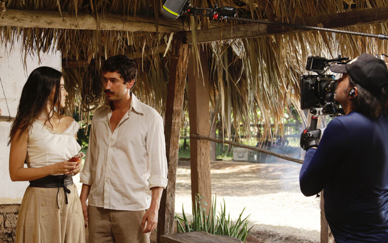 Viviana Serna y Juan Pablo Urrego en La vorágine