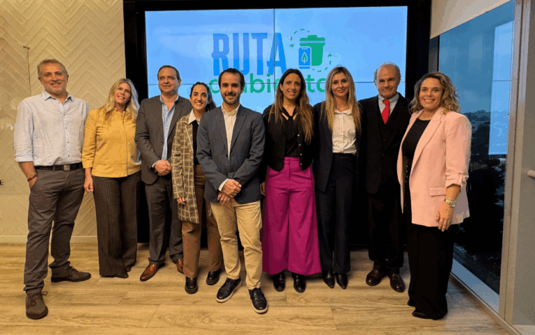 Dip. Snopek_ Sofía Noguer de RIL_ Dip Maquieyra_ Sol Tacchella, de Mondelez_ Candela Nassi, Dir Nac. EvaluaciónYControl Ambiental_ Fernando Brom, Subsec. Ambiente y Mariana Petrina de L´Oréal