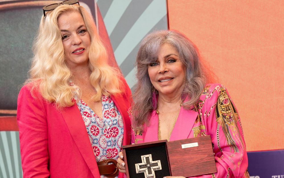 Sarah Hoch del GIFF y la homenajeada Verónica Castro 
