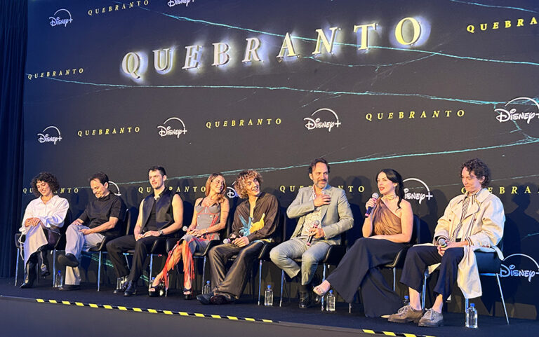 Quebranto, serie de seis episodios que estrena este viernes 15 en Disney+, parte de la premisa de personajes que están rotos - o quebrados- los cuales, en la medida en que abrazan la verdad, logran ser libres y desprenderse del dolor que los ha acompañado.