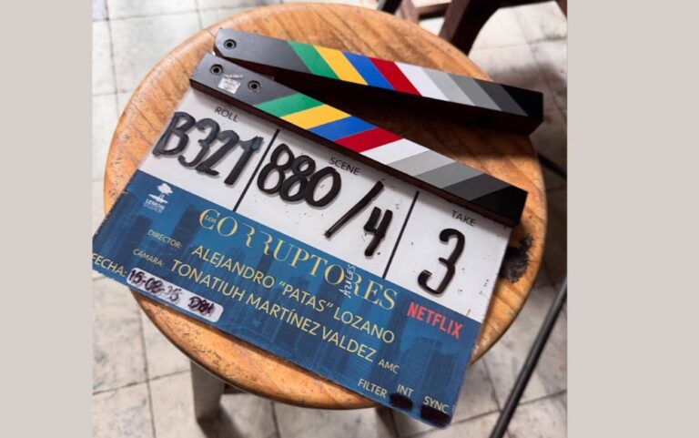 El actor Osvaldo Benavides subió en su cuenta de Instagram una foto de la claqueta de Los corruptores, para Netflix, producida por Lemon Studios, en el que informa que ya terminaron las grabaciones. Los corruptores es una de las cuatro series mexicanas que Netlfix anunció en abril de este año. Carolina Leconte, VP de Contenido para Netflix en México, acompañada de Billy Rovzar, fundador de Lemon Studios, dieron algunos detalles sobre la serie.