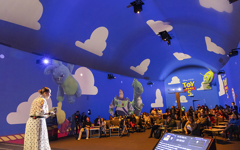 Disney presentó Connect The Story, el evento anual donde Disney Advertising Sales and Partnerships (DASP) da a conocer los avances de los contenidos que la Compañía estrenará próximamente en cine y Disney+; junto con la propuesta de valor del área para sus clientes. 