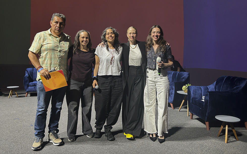 Con el peso simbólico y político que tiene la figura de Ted Sarandos, co-CEO de Netflix, se abrió este martes 9 el México Audiovisual 2025 Mexav, primer foro de la industria audiovisual, en los emblemáticos Estudios Churubusco. Junto a funcionarios de gobierno, jugadores de la industria buscan las claves para hacer competitivo a México.