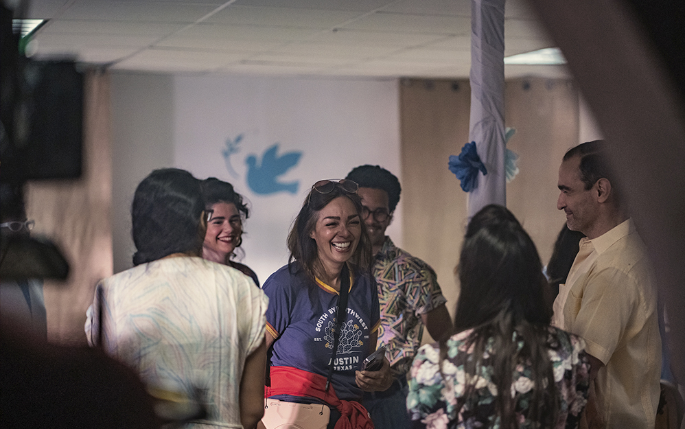 Elaine Del Valle junto al elenco