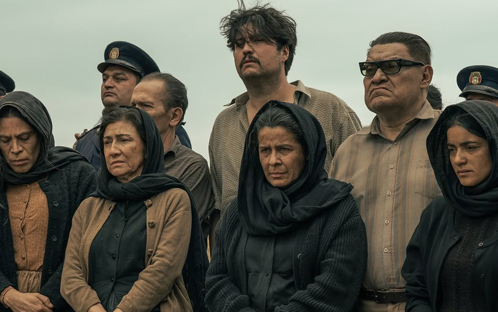 La actriz Leticia Huijara da vida a Eulalia Baladro, una de las tres hermanas, en Las muertas. Para construir su personaje, fue fundamental entender la época y las diferencias entre las hermanas. “Esto fue muy importante para poder interpretar a estos personajes en su justa dimensión. Son mujeres producto de una época, muy concreta de nuestro país”, dijo Huijara a PRODU.