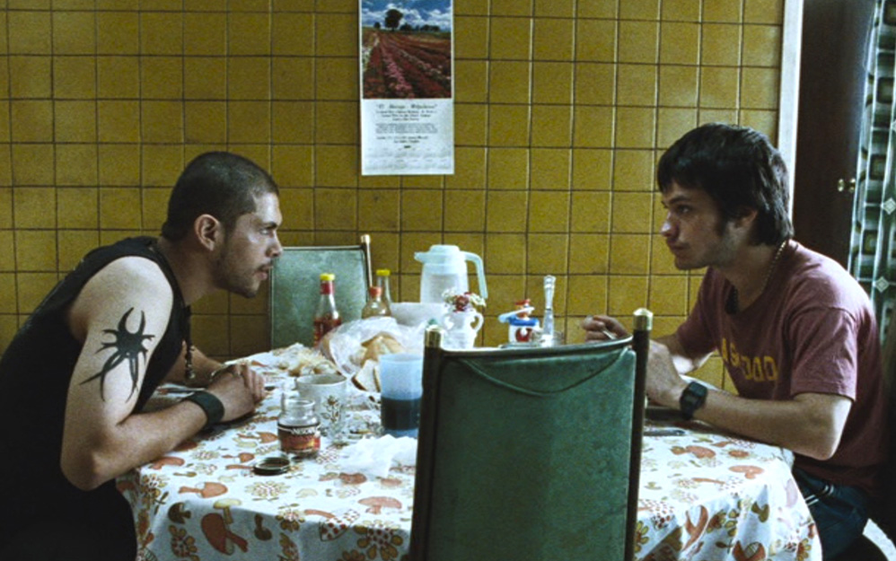 Amores perros, la ópera prima del cineasta mexicano Alejandro G. Iñárritu, tendrá su reestreno remasterizado en cines de México este 9 de octubre y su llegada a la plataforma a partir del 24 de octubre.