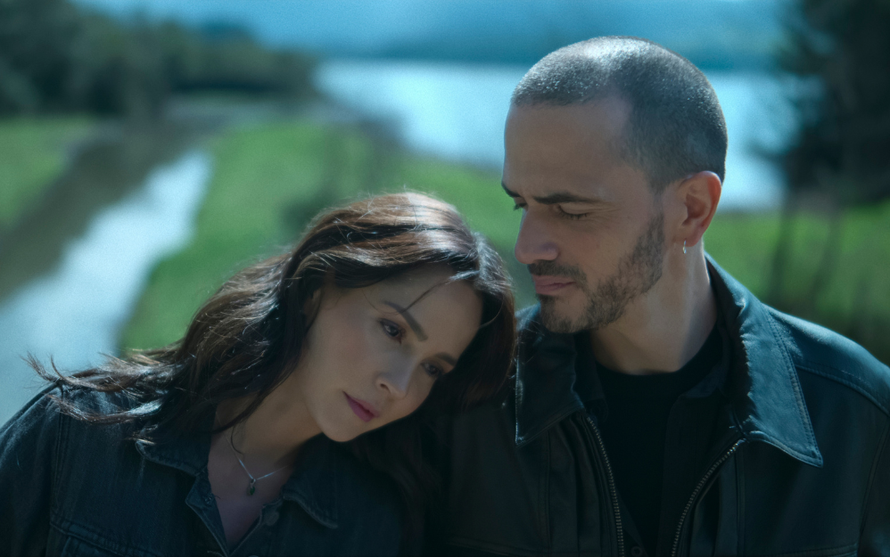 Juan Fernando Sánchez y Carmen Villalobos en La huésped