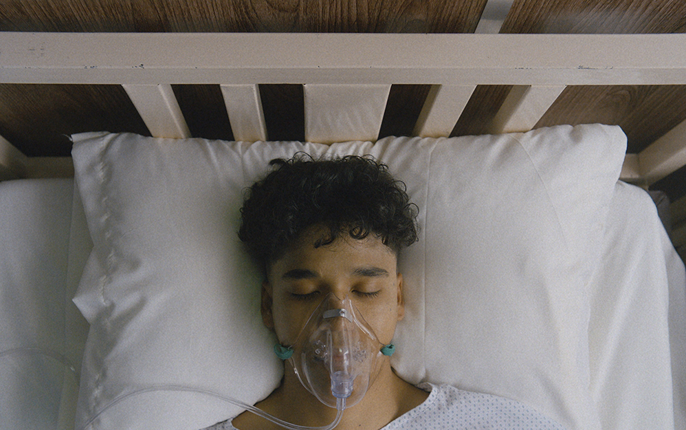 Tras convertirse en una de las series Max Original más vistas en México durante 2023, Vgly regresó a HBO Max con una segunda temporada que eleva su apuesta narrativa y emocional. Una entrega que representa una evolución más madura y emocional, tanto en narrativa como en tono. Para Exile y HBO Max, el reto fue mantener la autenticidad que la volvió un fenómeno, elevando el nivel artístico y técnico sin perder el pulso urbano que la define.