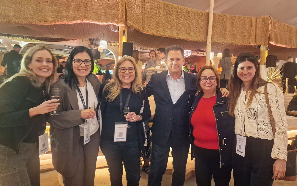 Rosalind Rotundo, María Eugenia Muci y Roxana Rotundo de VIP TV 200, con Nadav Palti y Carolina Sabag de Dori Media, y Liliam Hernández de Universal Cinergía Dubbing