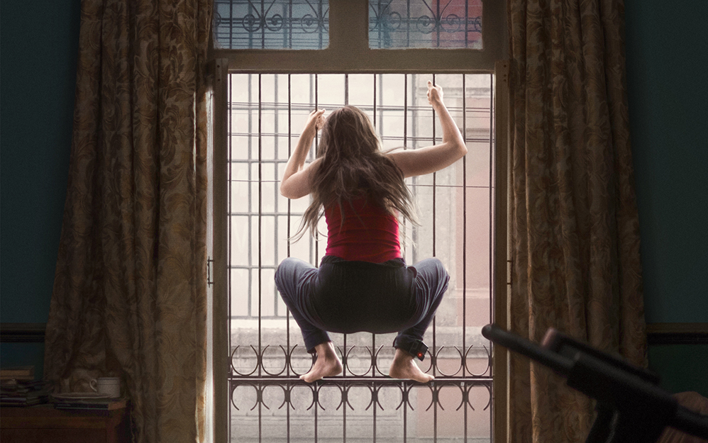 El reconocido escritor y director Rodrigo García, presenta su nuevo proyecto en Netflix: Las locuras. La cinta explora la línea difusa entre la cordura y la locura, mostrando cómo incluso las personas más equilibradas pueden perder el control frente a las presiones emocionales, familiares o sociales. Las locuras estrena en la plataforma el 20 de noviembre.