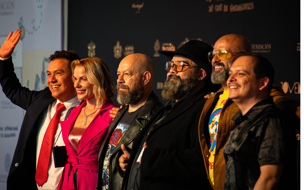 Alfombra Roja del la ceremonia de clausura en el marco de las actividades de la 40 edición del Festival Internacional de cine en Guadalajara; en la foto: crew y elenco de 