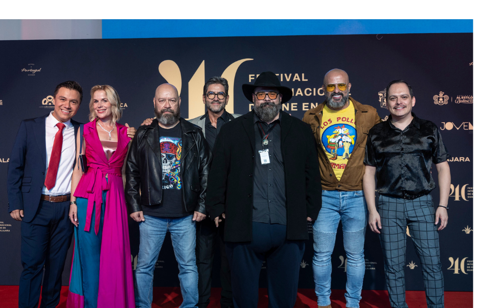 Alfombra Roja del la ceremonia de clausura en el marco de las actividades de la 40 edición del Festival Internacional de cine en Guadalajara; en la foto: crew y elenco de 