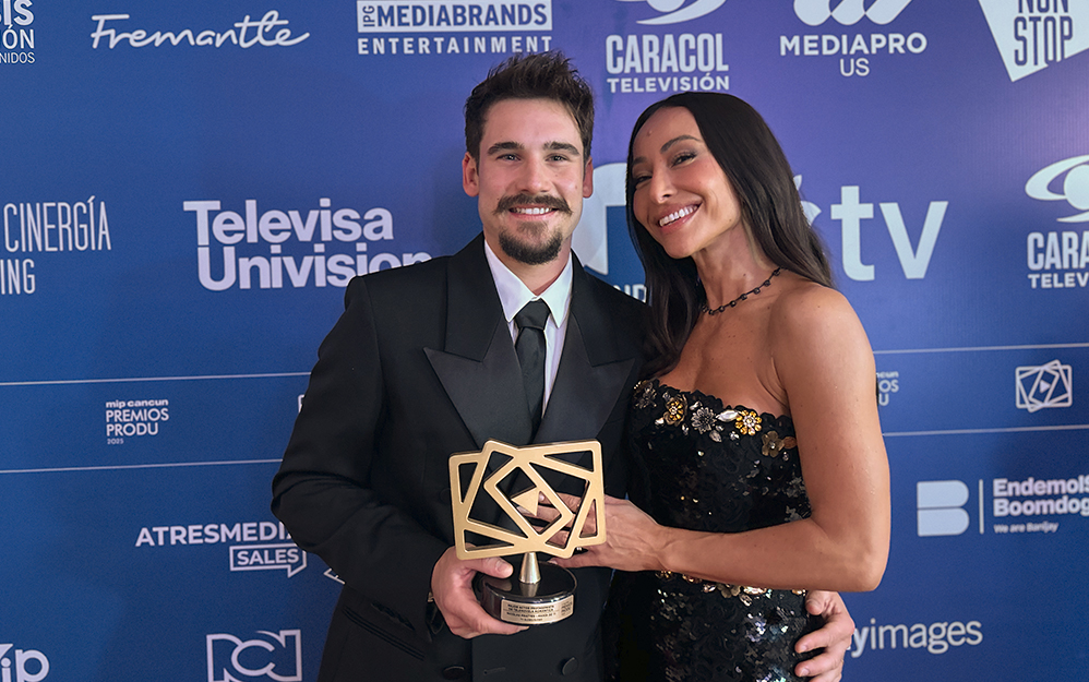 Nicolás Prattes y Sabrina Sato