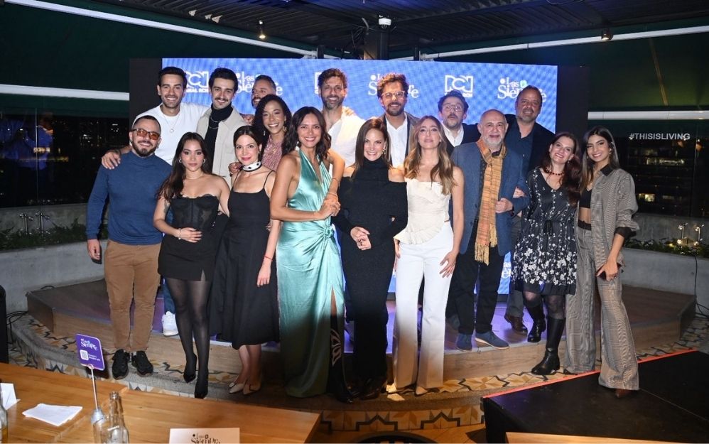 Elenco de Las de siempre durante el evento del lanzamiento de la telenovela en Bogotá