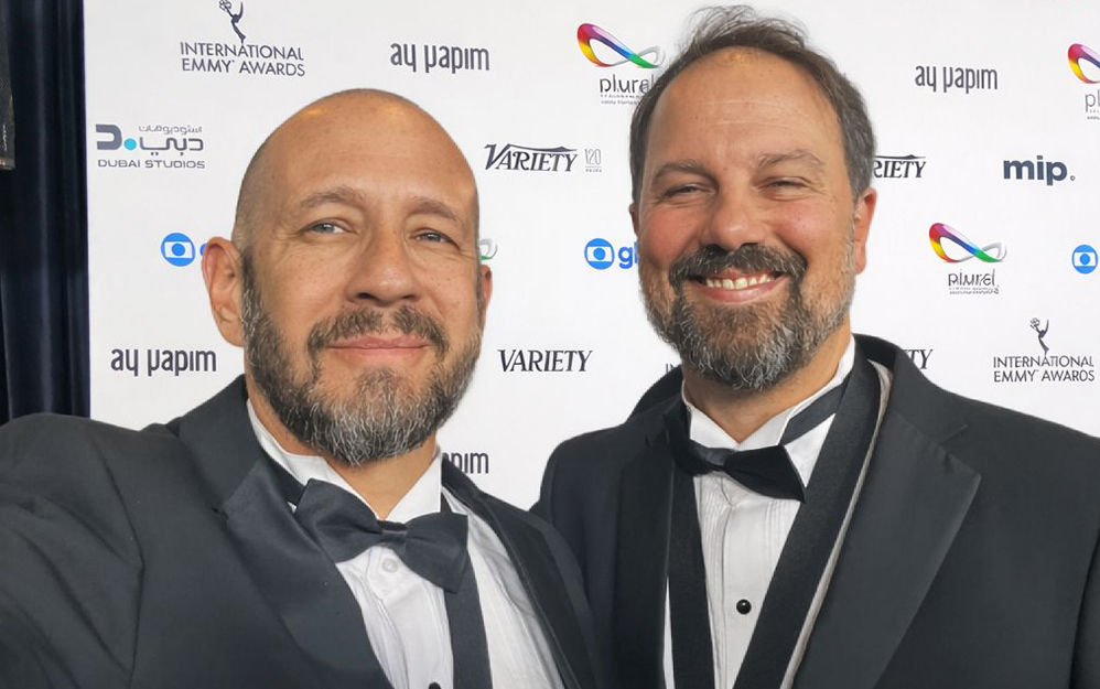 Pablo Calasso y Javier Williams, fundadores de Visceral, en la ceremonia del Emmy Internacional