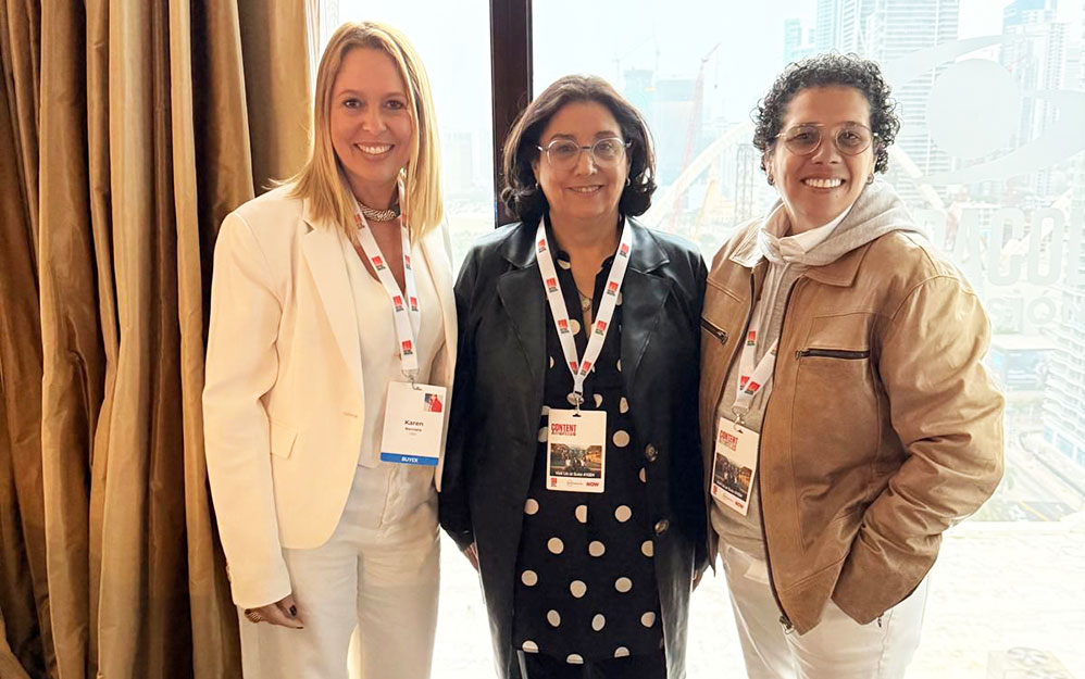 Karen Barroeta y Mari Urdaneta de 200% Media junto a Juana Uribe de Caracol