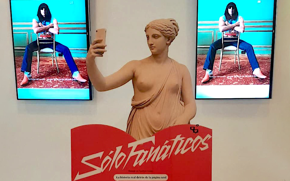 Moda de lujo y cine anticareta definen el sello autoral de Leo Damario, creador de este fenómeno viral