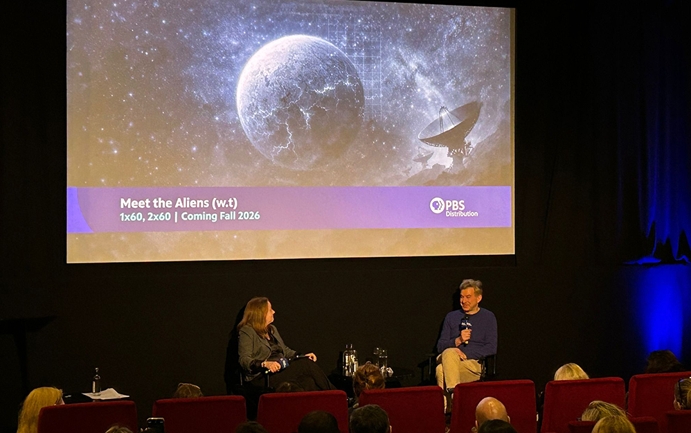 Betsy LeBlanc, directora de Ventas en PBS Distribution con Dan Chambers de Blink Films