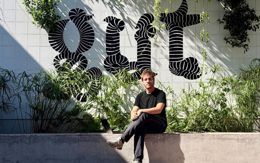 Feldman se desempeñó como director creativo hasta diciembre de 2025