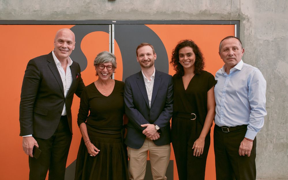 Firma de acuerdo adaptaciones