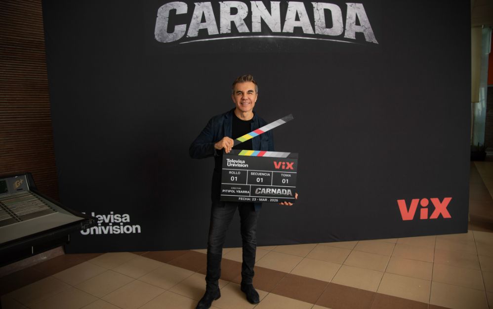 Adrián Uribe en Carnada de ViX