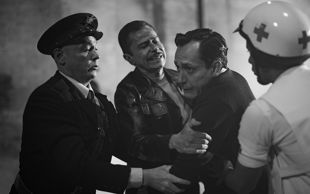 Ciudad de muertos de Península Films & Entertainment estrena el 22 de abril en el Festival Internacional de Cine de Guadalajara. El film nace de una idea original compartida entre el productor Eduardo Díaz Casanova y el director José Manuel Cravioto para rendir homenaje a la obra del fotógrafo de nota roja Enrique Metinides.