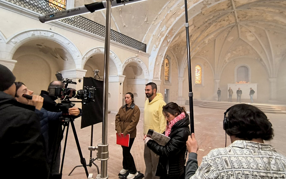 Frank Rodríguez y Nora Cervantes preparan el cierre de rodaje de Tiempos grises, una coproducción hispano-mexicana que busca revivir el terror psicológico de atmósfera sin depender de efectos especiales. Sobre este tema Rodríguez y Cervantes hablaron con PRODU, antes de seguir a Puebla, donde grabarán el último tramo de la película.