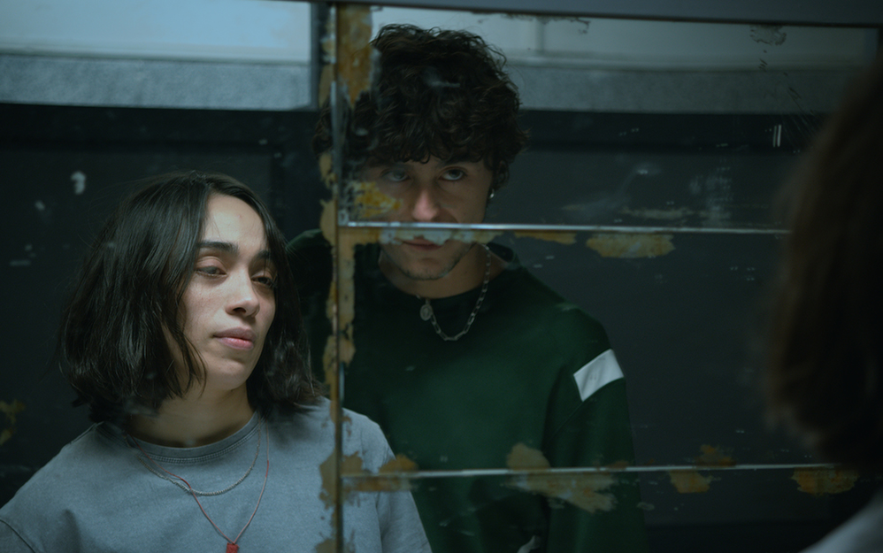 En el marco de la 41° edición del Festival Internacional de Cine en Guadalajara (FICG), la cineasta Issa García Ascot presenta su ópera prima, Lo que nos van dejando. El film estará en competencia por el Premio Mezcal y por el Premio Maguey.