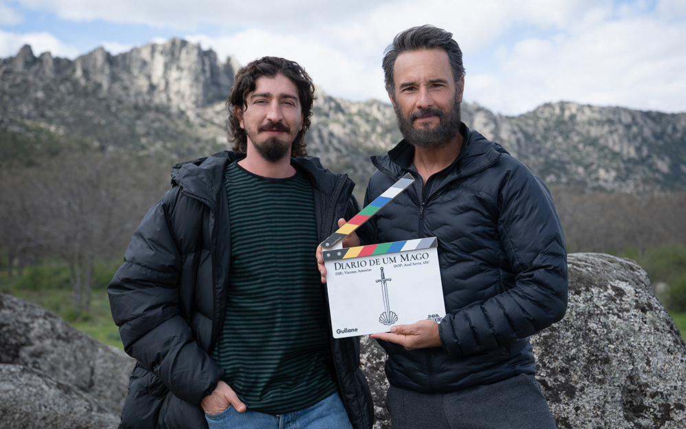 Los actores brasileños Johnny Massaro y Rodrigo Santoro, protagonizan El peregrino para Netflix