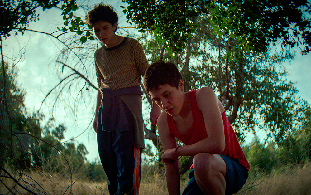 Hernán Caffiero, fundador de DeCulto, presenta en el Festival de Guadalajara la serie Raza Brava. Basada en hechos reales y con derechos de Colo-Colo, la obra explora la identidad, la periferia y las secuelas de la dictadura a través de las barras bravas.