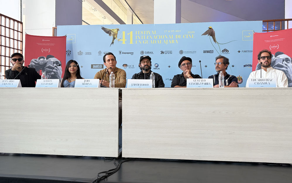 Bernardo Esquinca, Alisson Santiago, Jero Medina, JM Cravioto, Gustavo Sánchez Parra, y Eduardo Díaz Casanova en la rueda de prensa de Ciudad de muertos en el FICG 41