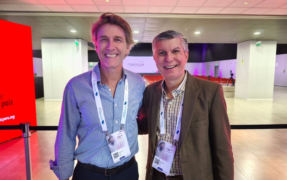 Huber Legrix de Broadpeak junto a Ernesto Ecarri de PRODU