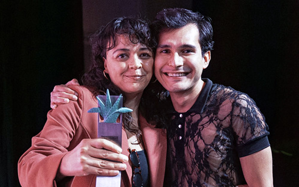 Nancy Cruz (izquierda) y Argeniz Aldrete (derecha), ganadores a Mejor película Jaliscience por