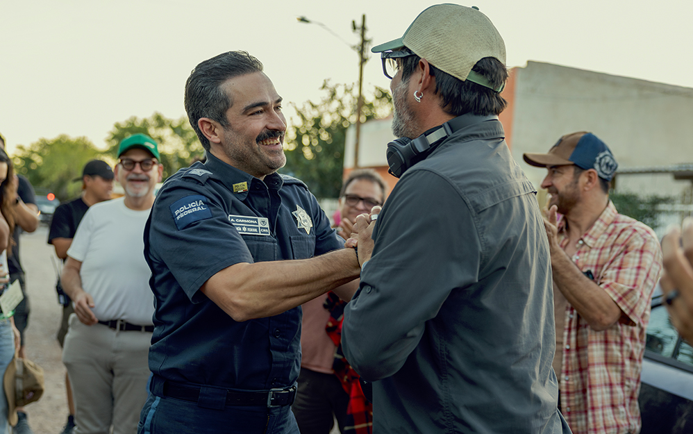 Después del éxito de Contraataque, el director Chava Cartas regresa con La captura, un thriller inspirado en hechos reales sobre dos policías que arriesgan todo por hacer lo correcto.