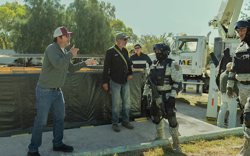 Después del éxito de Contraataque, el director Chava Cartas regresa con La captura, un thriller inspirado en hechos reales sobre dos policías que arriesgan todo por hacer lo correcto.