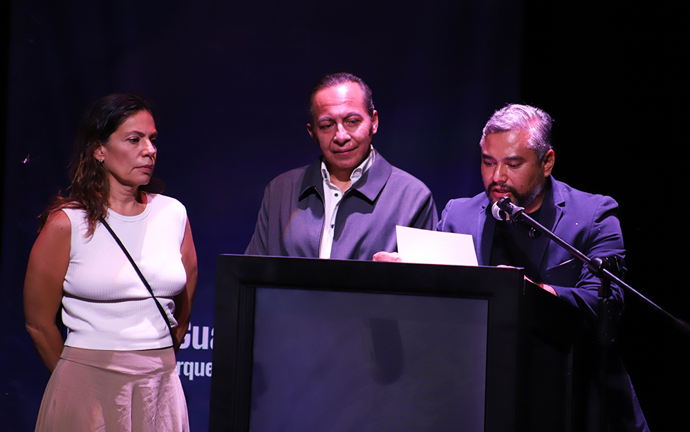 Tábata Vilar, directora general y Mauricio Durán, presidente de Canacine junto a Ricardo Huerta, presidente de Canacine Guanajuato, inauguran el CineForum