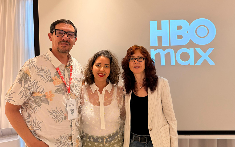 Álvaro Florez de 100 balas y Bibiana González de HBO Max hicieron el anuncio del documental durante el panel que moderó Liz Unamo de PRODU en Conecta 10 Magaluf-Mallorca