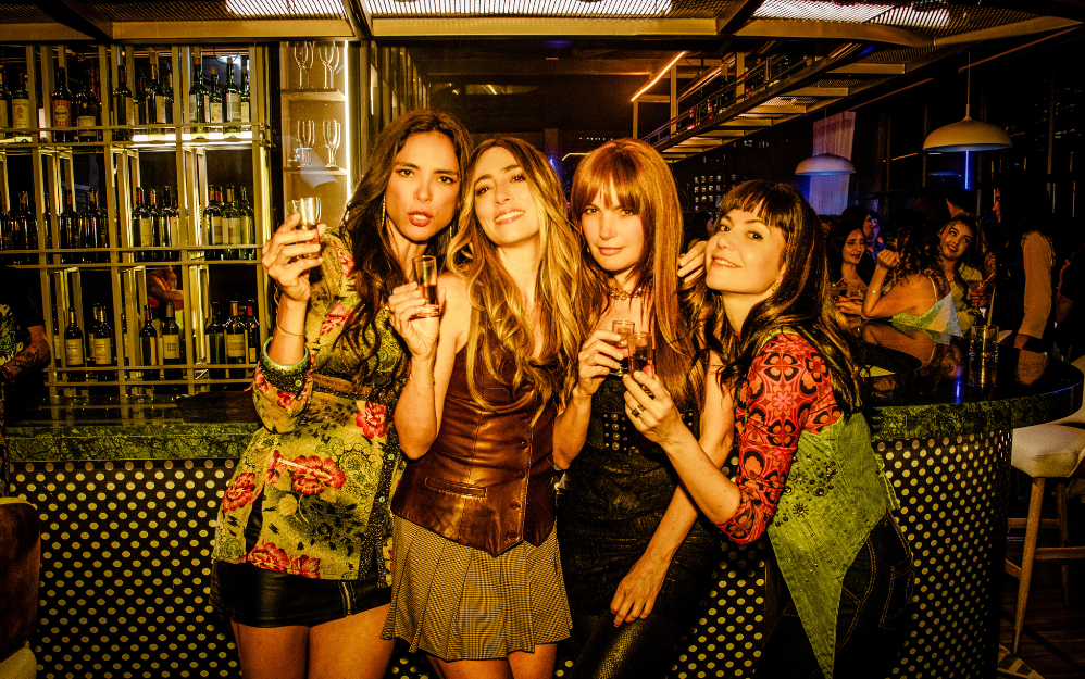 Viña Machado, Diana Wiswell, Juliana Galvis y Verónica Orozco en escena de Las de siempre