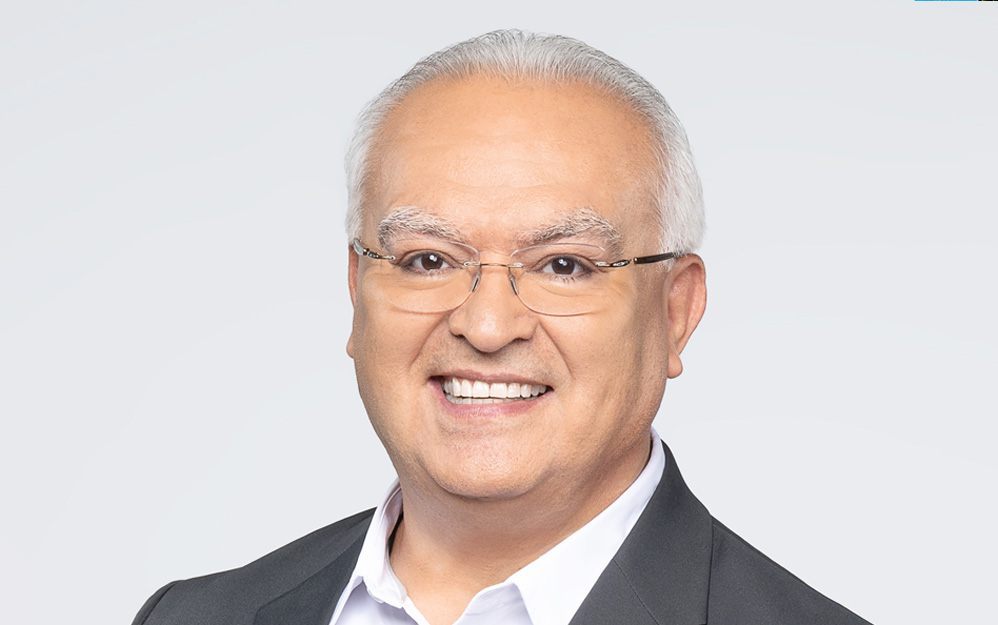 Luis Omar Tapia conduce la serie bilingüe multiplataforma de NBCU Local, My New Favorite Futbolista/Mi Mundialista Favorito, que regresa el martes 2