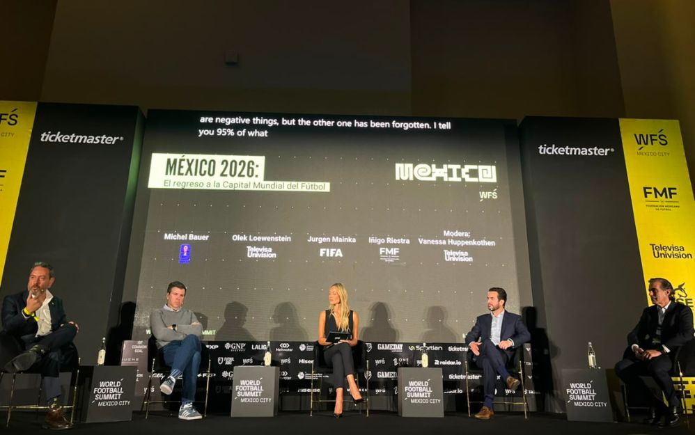 Ponentes estuvo integrado por Michel Bauer (Host City CDMX), Iñigo Riestra (FMF), Jürgen Mainka (FIFA World Cup 2026) y Olek Loewenstein (TelevisaUnivision), bajo la moderación de Vanessa Huppenkothen.
