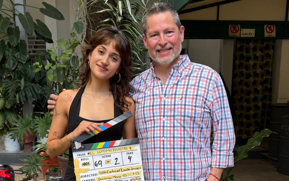 Víctor Miranda, director general del Diplomado de Realización de Cine en Jalisco, posando en locación.