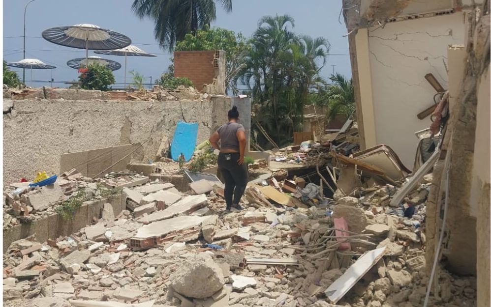Edificios destruidos y colapsos estructurales en La Guaira tras el terremoto en Venezuela de junio de 2026.