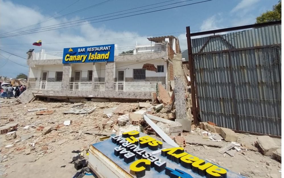 Edificios destruidos y colapsos estructurales en La Guaira tras el terremoto en Venezuela de junio de 2026.
