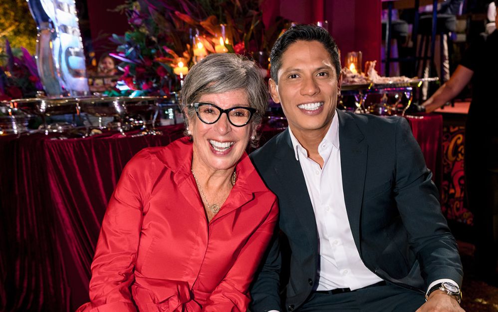 Michelle Alexander con André Silva, director de Imagen y Relaciones Públcias de la productora